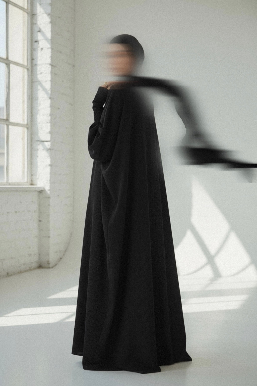 ROBE ABAYA SAOUDIENNE NOIRE — ÉDITION CÔTELÉ