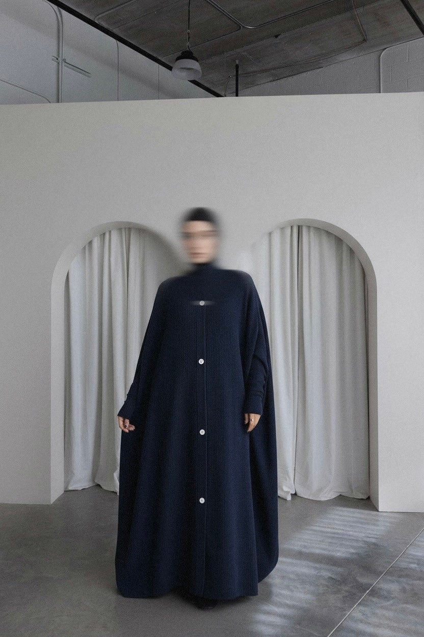ROBE ABAYA SAOUDIENNE BLEU MARINE — ÉDITION CÔTELÉ