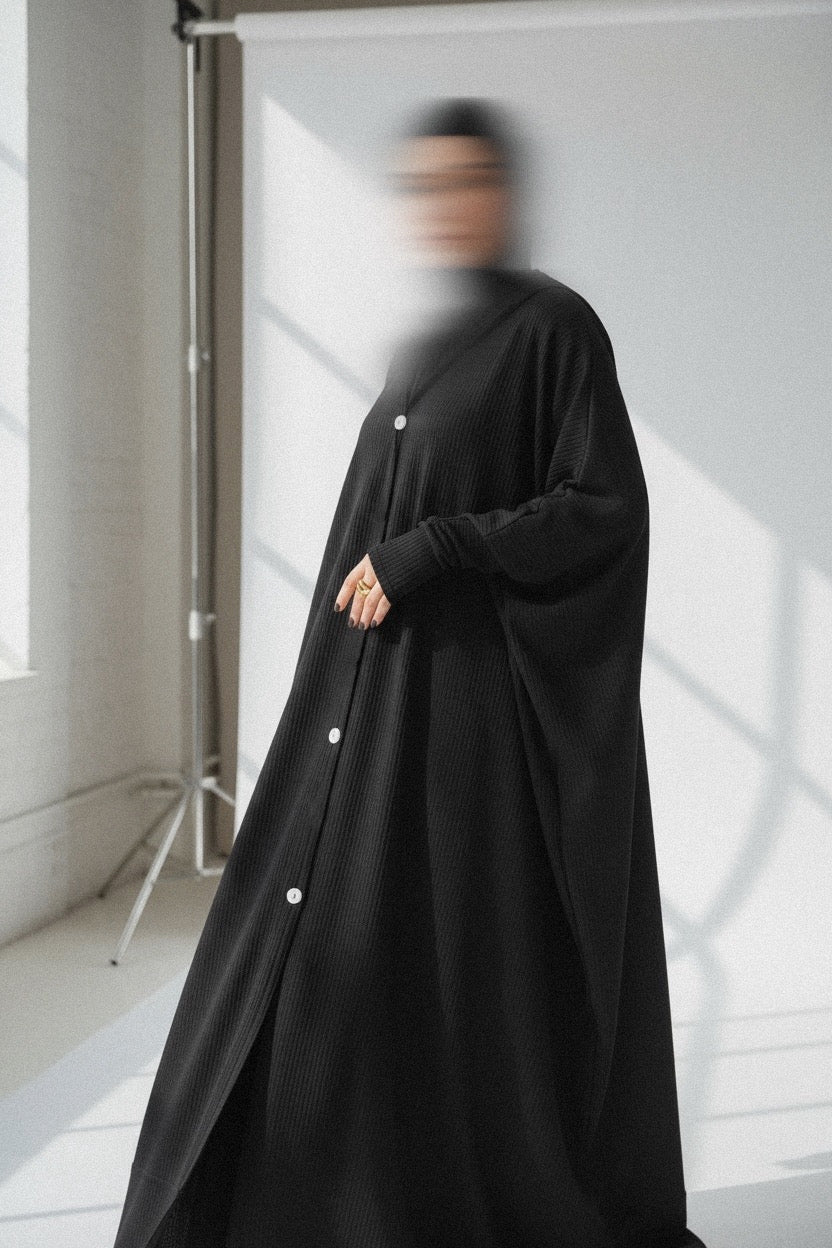 ROBE ABAYA SAOUDIENNE NOIRE — ÉDITION CÔTELÉ