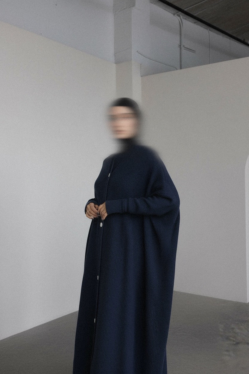 ROBE ABAYA SAOUDIENNE BLEU MARINE — ÉDITION CÔTELÉ