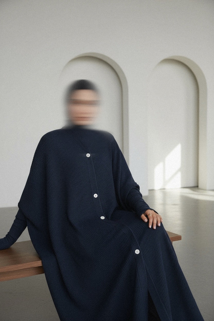 ROBE ABAYA SAOUDIENNE BLEU MARINE — ÉDITION CÔTELÉ