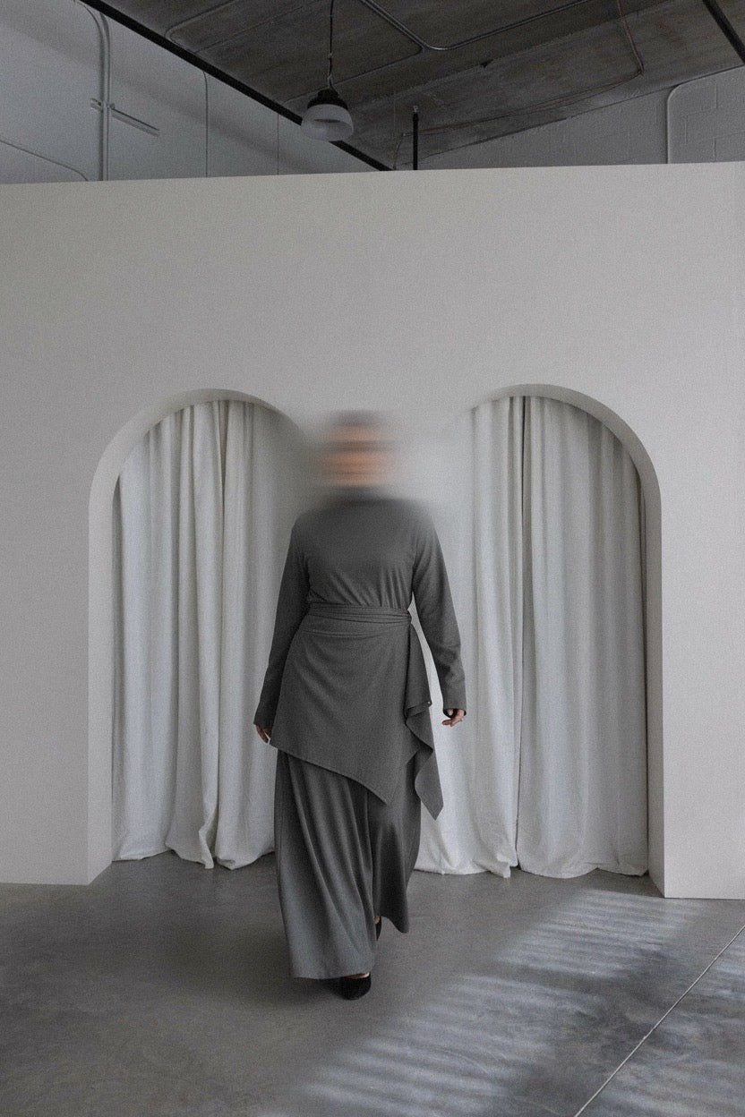 ENSEMBLE LAYERING ANTHRACITE — ROBE & CAPE