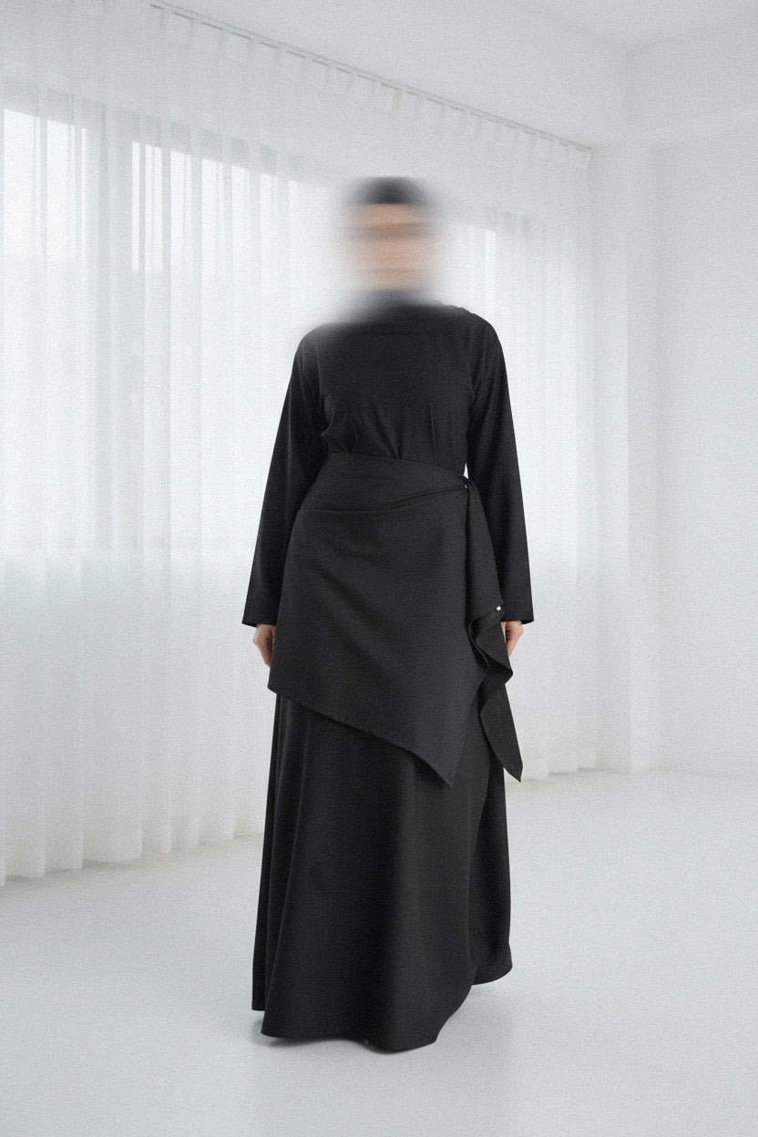 ENSEMBLE LAYERING NOIR — ROBE & CAPE