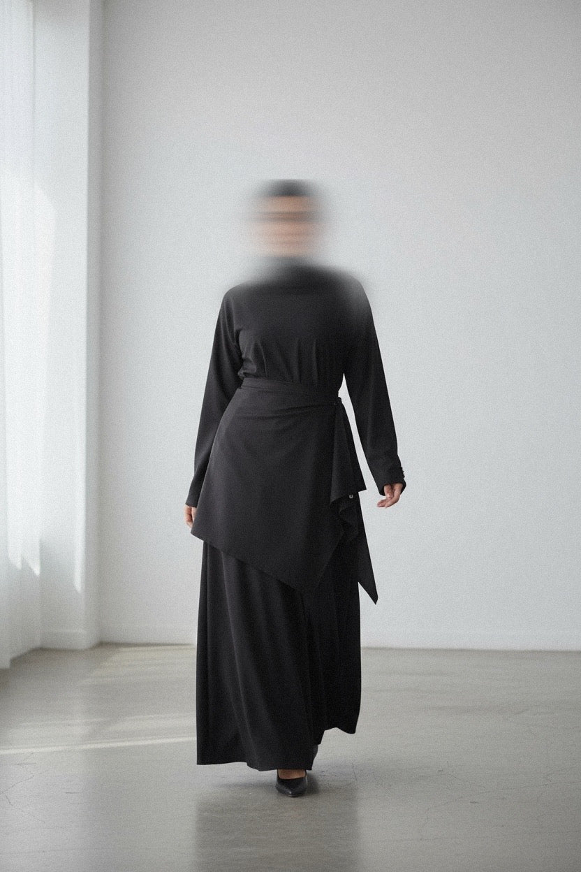 ENSEMBLE LAYERING NOIR — ROBE & CAPE